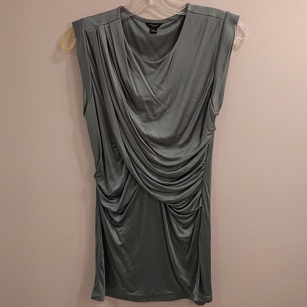 Gorgeous Ann Taylor top versatile for work or play